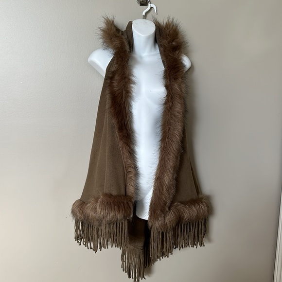 Brown Cardigan knit with fringe and fur details - Picture 2 of 6